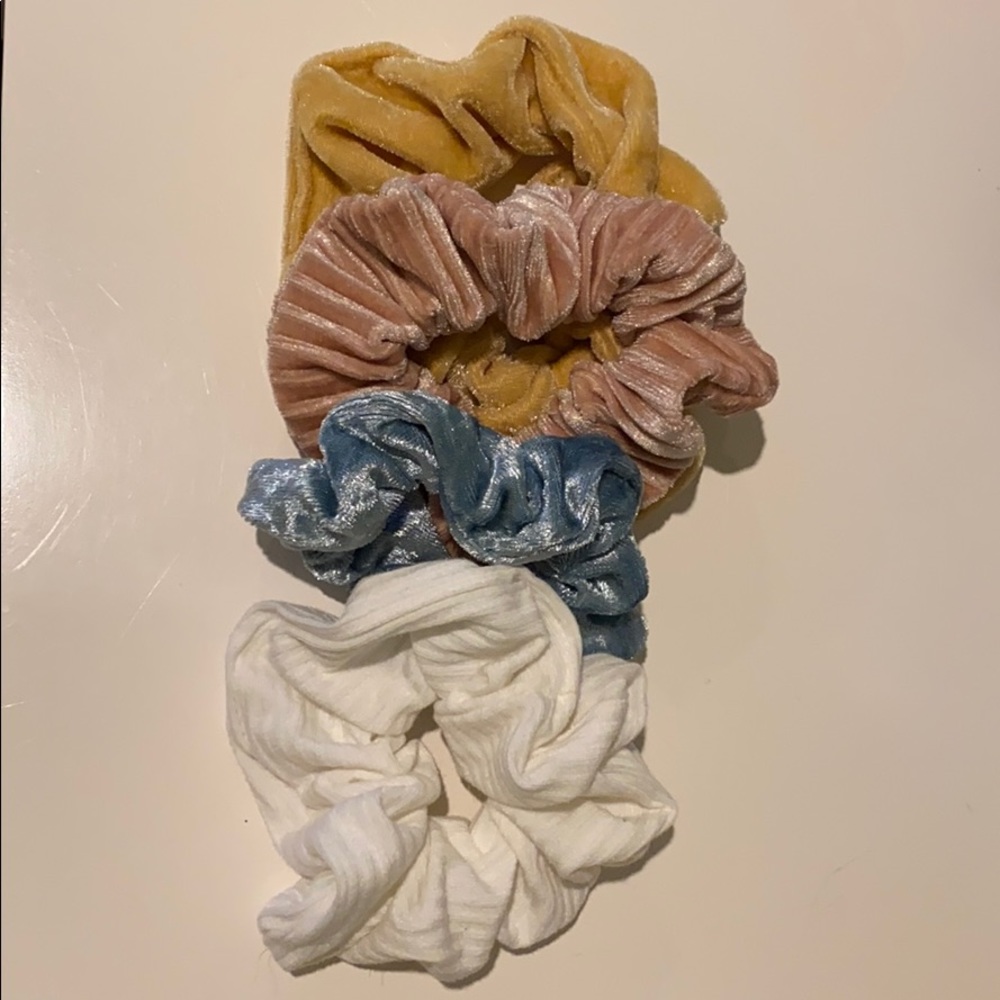 4 pack of scrunchies!!!